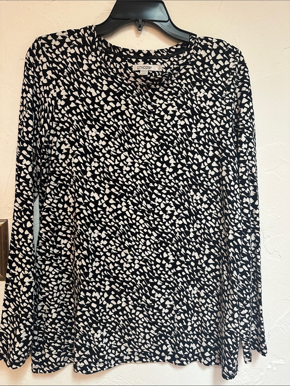 Chico's Black and White Abstract Dot Long-Sleeve Tee